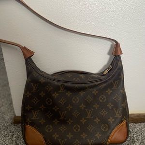 Louis Vuitton Boulogne 
datecode A20950 Made in France 1990